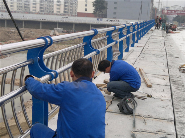 永川不锈钢河道护栏的特性及其在城市景观中的应用