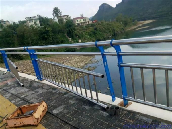 永川不锈钢复合管护栏是一种卓越的防护材料