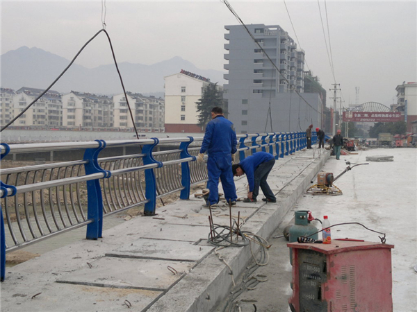 永川不锈钢复合管护栏常见问题及解决方案